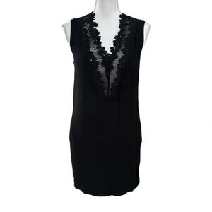 Sandro Floral Embroidered Neckline black
Cocktail Dress